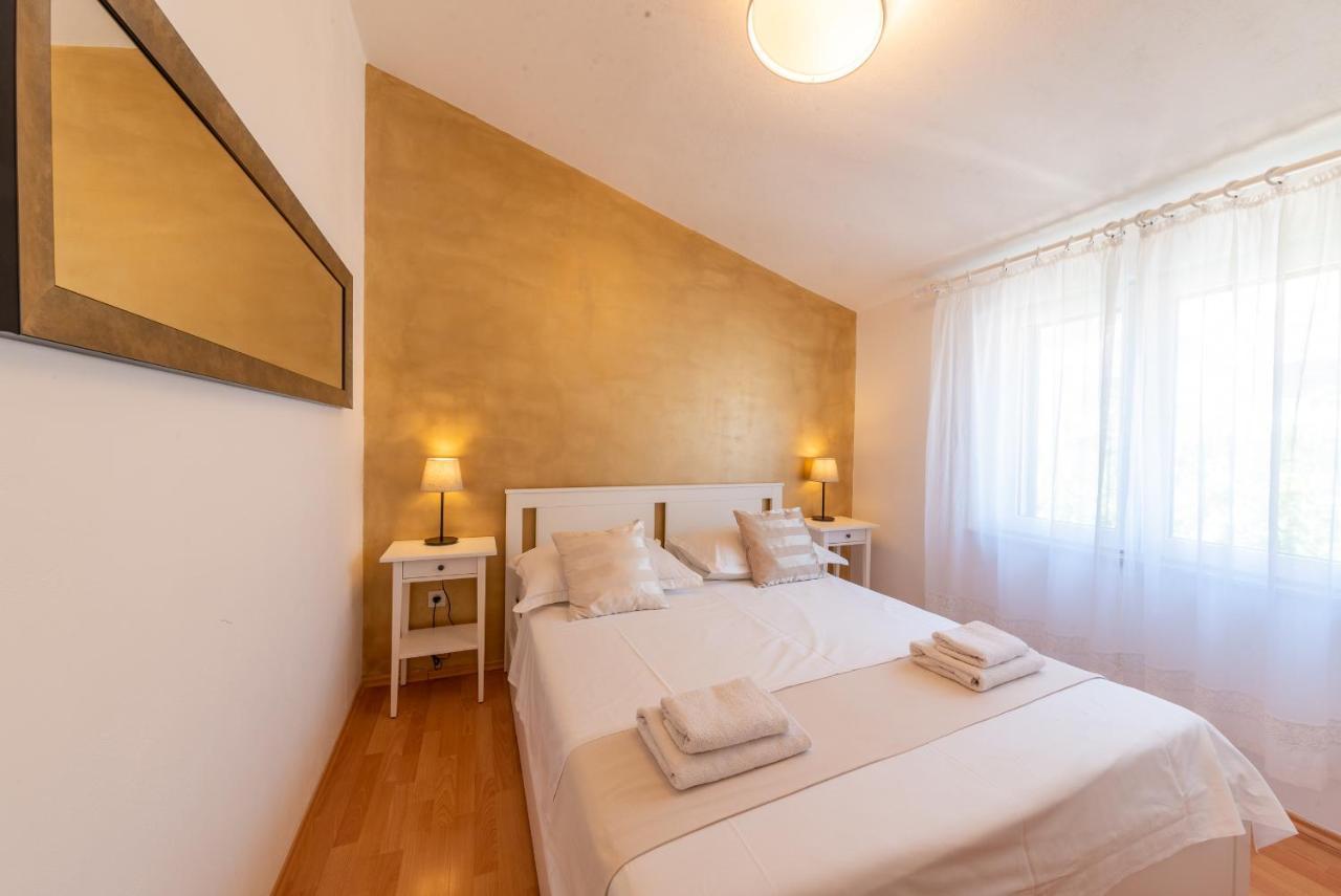 Apartments Kristian Бол Экстерьер фото