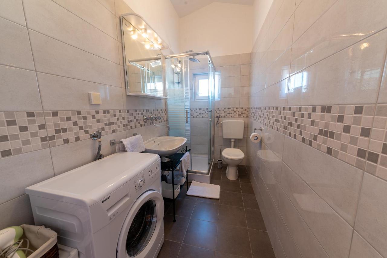 Apartments Kristian Бол Экстерьер фото