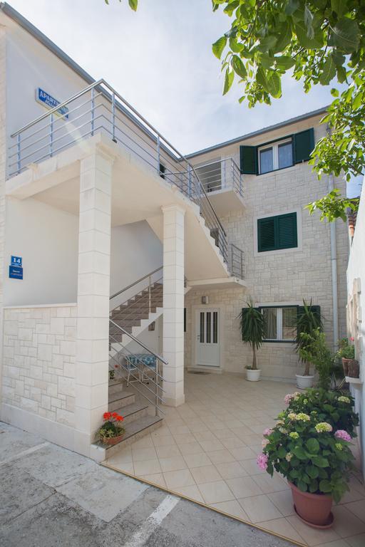 Apartments Kristian Бол Экстерьер фото
