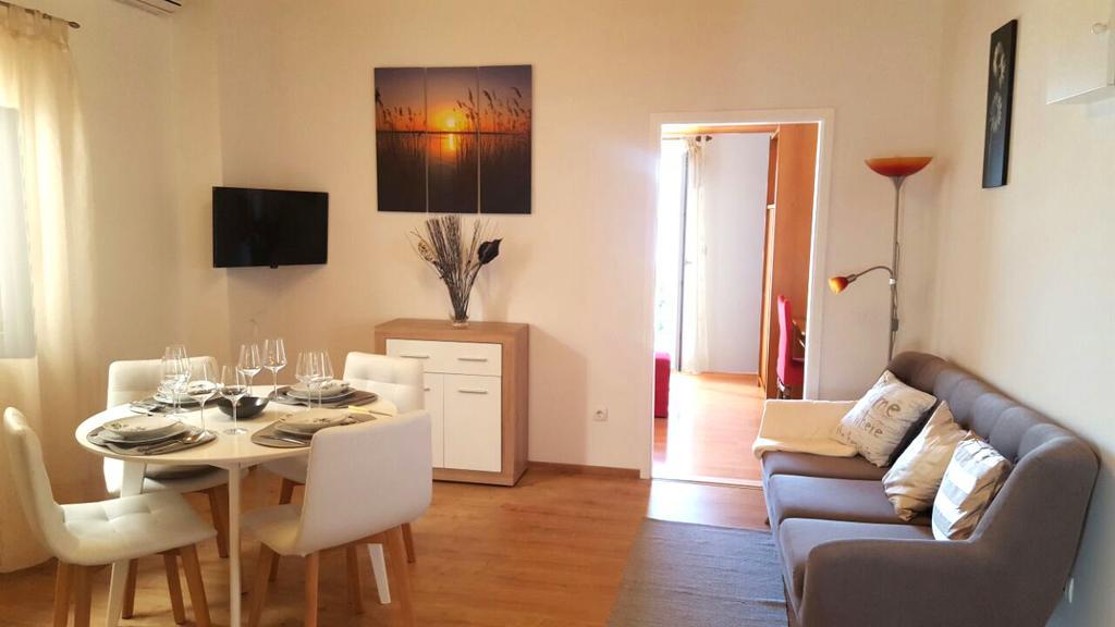 Apartments Kristian Бол Экстерьер фото