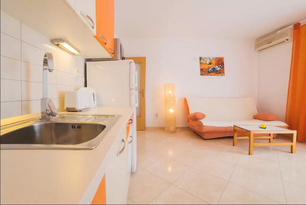Apartments Kristian Бол Экстерьер фото